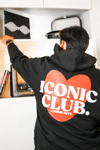 Hoodie ICONIC CLUB. COMMUNITY